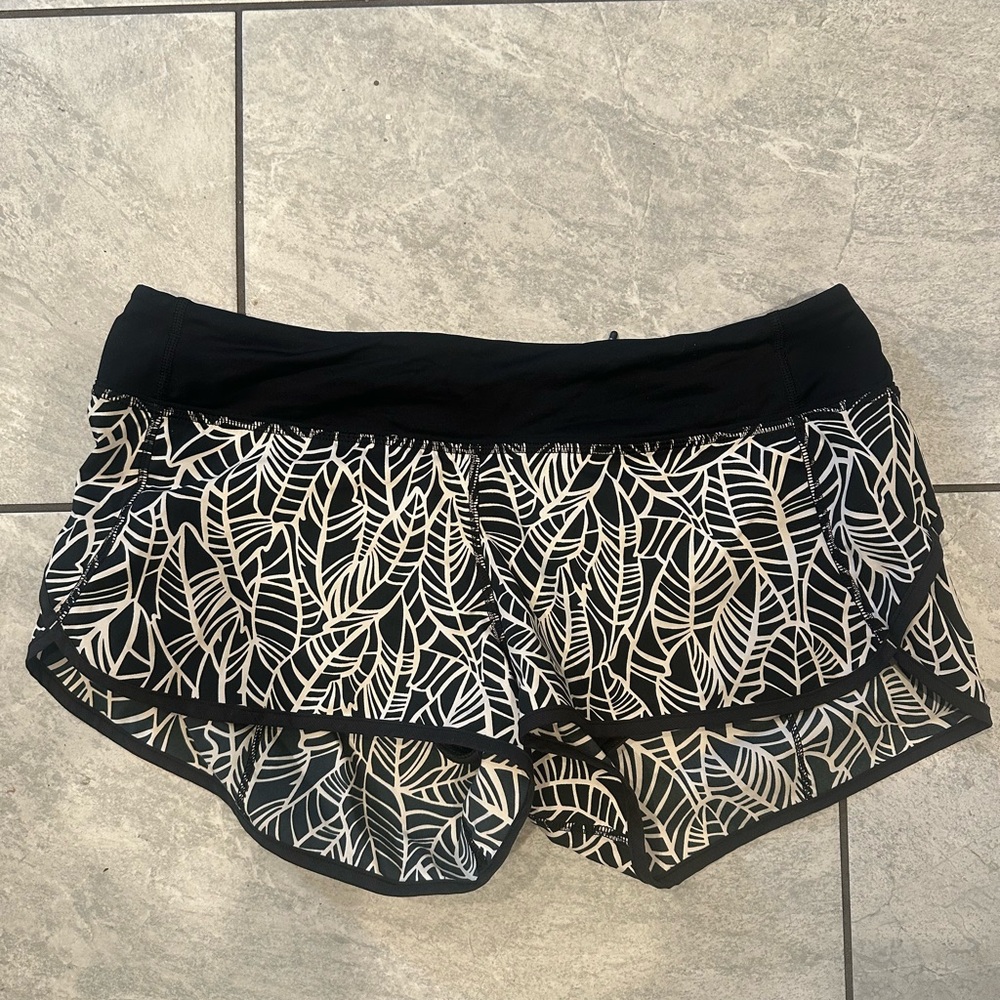 Lululemon shorts Black White palm leaf Angel Wing Run Times Speed 10